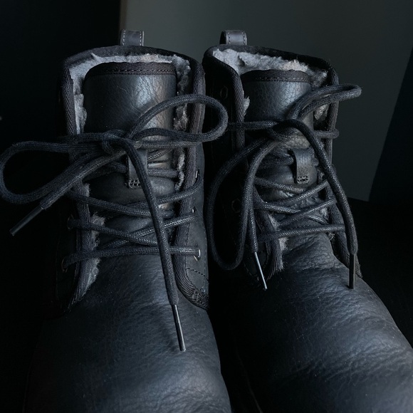 UGG Men's Harkley Lace up Boots - Picture 10 of 11